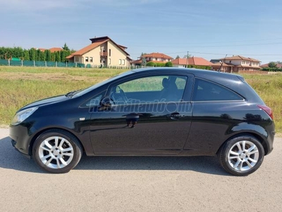 OPEL CORSA D 1.4 Cosmo Sportülés/Tempomat/Nagykijelző/Digitklíma/Vonóhorog/