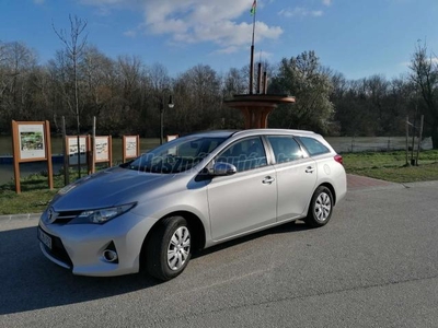 TOYOTA AURIS 1.33 Start