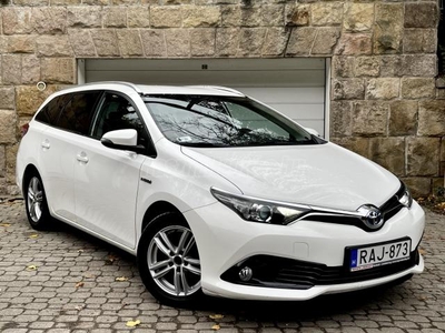 TOYOTA AURIS Touring Sports 1.8 HSD Active Trend (Automata) Facelift/Hibrid garancia/Végig szervizelt/Tolatókamera