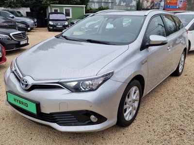 TOYOTA AURIS Touring Sports 1.8 HSD Live Plus TSS (Automata) MAGYAR MENÜ - NAVI. 2 X RADAR + KAMERA. LED. TEMPOMAT. ÜLÉSFŰTÉS