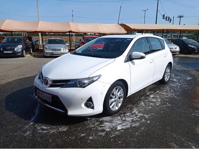 TOYOTA AURIS Touring Sports 2.0 D-4D Icon