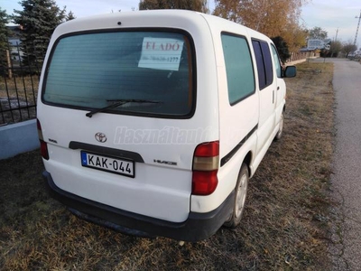 TOYOTA HI-ACE Hiace 2.4 D Glass Van