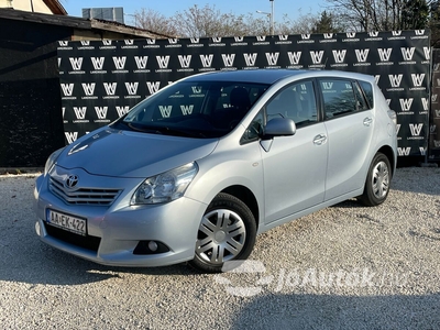 TOYOTA Verso