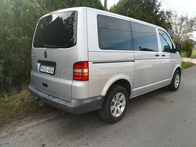 VOLKSWAGEN TRANSPORTER 2.5 TDI Caravelle Comfortline 7HC