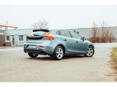 VOLVO V40 2.0 D [D3] Kinetic Geartronic