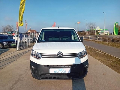 CITROEN BERLINGO 1.5 BlueHDi 100 Club M (3 személyes ) A Kavosz által muködtetett Széchenyi lizing max finanszirozással is igénybevehet