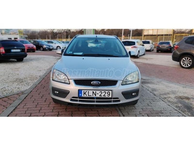 FORD FOCUS 1.6 Ghia Magyar ellenőrizhető autó