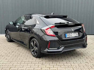 HONDA CIVIC 1.0 T Elegance Navi Magyar - 1.tulaj - Sér.mentes - Szervizkönyv