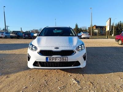 KIA CEE'D SW 1.6 CRDI Gold NAVI TOLATÓKAMERA MIRROR LINK ÜL.FŰTÉS KORM.FŰTÉS ÁFÁS Mo-i 1tul szkönyv