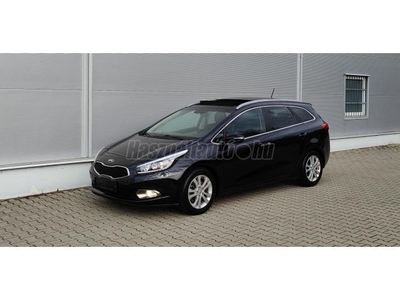 KIA CEE'D SW 1.6 CRDI Limitált /ALUFELNI/2xDIGITKLIMA/XENON/TEMPOMAT/NAVI/TOLATÓKAMERA+RADAR/PANORÁMATETŐ