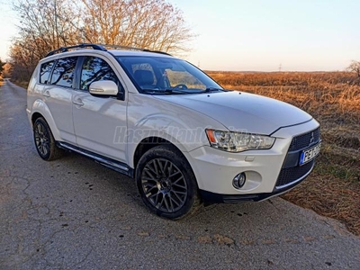 MITSUBISHI OUTLANDER 2.2 DI-D Instyle Navi 4WD