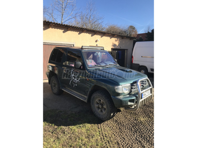 MITSUBISHI PAJERO Classic 2.5 TD