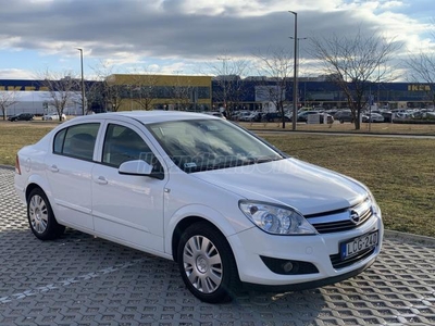 OPEL ASTRA H Sedan 1.6 Essentia