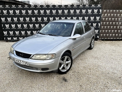 Opel Vectra 1.6 16V Club