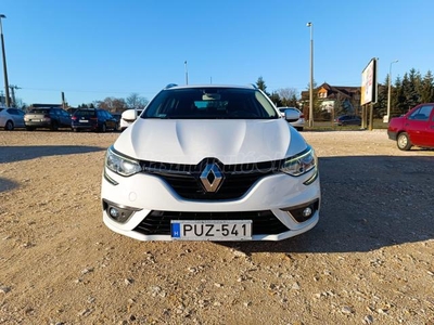 RENAULT MEGANE Grandtour 1.5 dCi Zen ÁFÁS Mo-i 1 tul szkönyv gyári fényezés