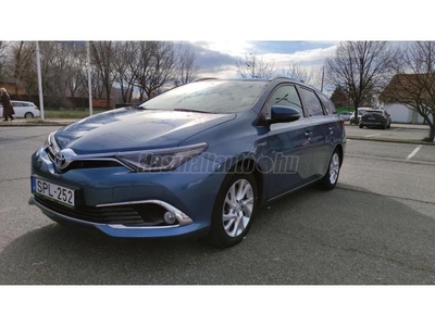 TOYOTA AURIS Touring Sports 1.8 HSD Executive Skyview TSS (Automata)