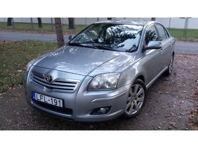 TOYOTA AVENSIS 2.0 D-4D T25 2.0 D-4D legmegbízhatóbb dízel motorral csak 267ekm!