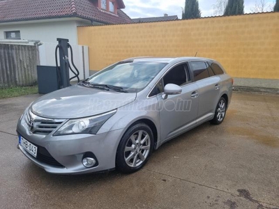 TOYOTA AVENSIS Wagon 2.2 D-4D Premium CSERÉLHETŐ