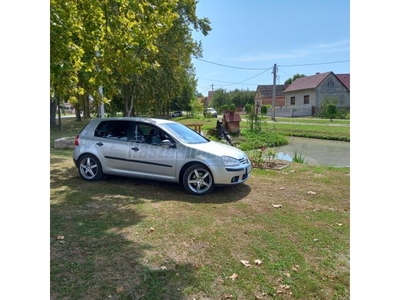 VOLKSWAGEN GOLF V 1.6 Trendline