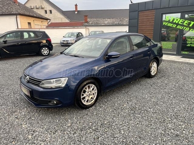 VOLKSWAGEN JETTA 1.6 TDI Highline Bőr belső! Ülésfűtés! Garantált Km.Friss műszaki!