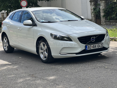 VOLVO V40 1.6 D [D2] Kinetic R-Design