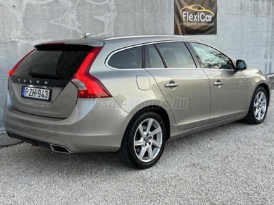 VOLVO V60 2.0 D [D4] Summum Geartronic 108.000km! GYÖNYÖRŰ! Állófűtés BLIS Xenon