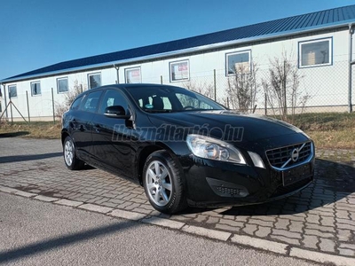 VOLVO V60 2.4 D [D5] AWD Summum Geartronic ÖSSZKERÉK HAJTÁS.AUTOMATA VÁLTÓ.NAVIGÁCIÓ !!!