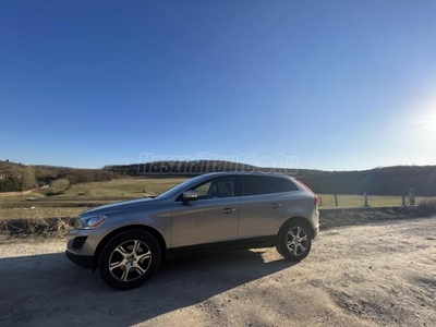 VOLVO XC60 2.4 D [D3] Summum