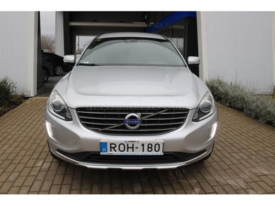 VOLVO XC60 2.4 D [D5] Momentum Geartronic