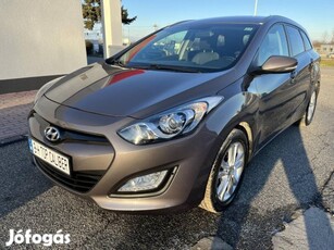 Hyundai I30 CW 1.4i Life igazolt kevés km.szerv...