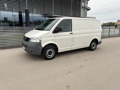 VOLKSWAGEN TRANSPORTER T5 1.9 TDI AZZONAL ELVIHETŐ. VONÓHOROG. KLÍMA