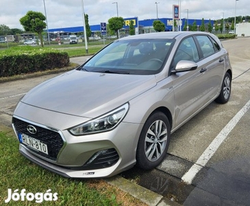 Hyundai I30 Comfort Plus, 63 e KM, téli csomag, Mo-i garis eladó!