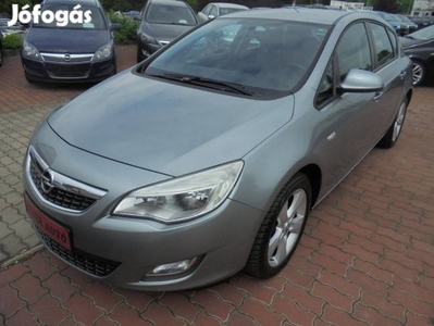 Opel Astra J 1.6 Essentia Tempomat T RADAR Űlés...