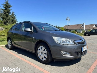 Opel Astra J Sports Tourer 1.4 Selection Mekímé...