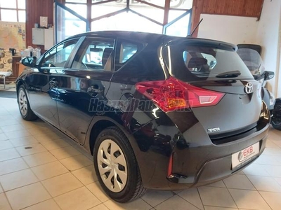 TOYOTA AURIS 1.33 Live