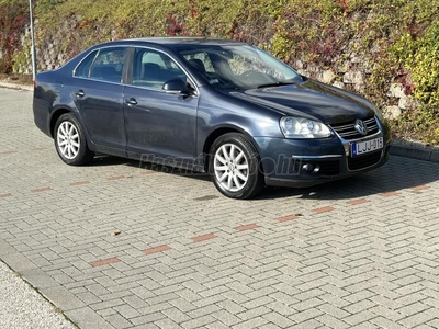 VOLKSWAGEN JETTA 1.4 Tsi Comfortline DSG MAGYAR / DIGITKLÍMA / TEMPOMAT / VÉGIG VEZETETT SZERVIZKÖNYV!