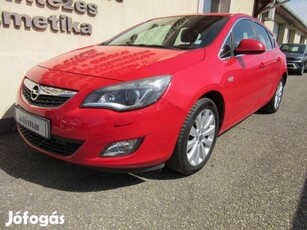 Opel Astra J 1.4 T Cosmo Digitklima. Tempomat....