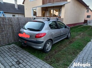 Peugeot 206 1.4 Riviera elölről sérült