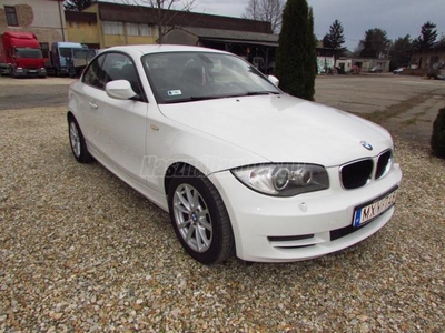 BMW 118d szervizkönyv.2kulcs.digitklíma.tempomat.ülésfűtés.xenon.tolatóradar.szép állapot