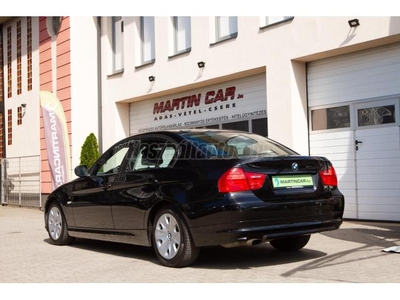 BMW 3-AS SOROZAT 318i Sapphire Black +FULL BMW ben vez szervízkönyv +1. Tulajdonos +2X-s GARANCIA !!