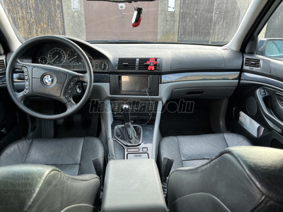 BMW 523i