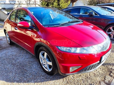 HONDA CIVIC 1.8 Executive Xenon. panorámatető. ülésfűtés. tempomat. v.horog