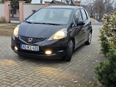 HONDA JAZZ 1.4 Elegance ÜLÉSFŰTÉS! VONÓHOROG! DIGIT KLÍMA! ALUFELNI!