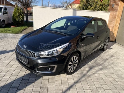 KIA CEE'D 1.4 CVVT EX Prémium Szervizkönyv! Kamera Navi!