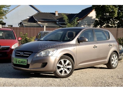 KIA CEE'D 1.4 LX Base 1/TULAJDONOS - SZERVIZKÖNYV - 2/KULCS - 8/KERÉK