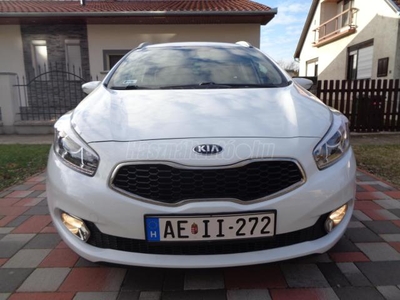 KIA CEE'D SW 1.4 CVVT LX Kevés km-rel .Többzónás Digit Klíma .LED Menetfény . Tempomat . Megkímélt Állapo