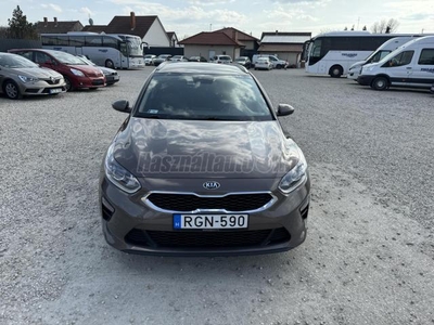 KIA CEE'D SW 1.6 CRDI EX Limited DCT MAGYAR. SZERVIZKÖNYV