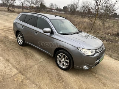 MITSUBISHI OUTLANDER 2.0 PHEV Instyle Navi 4WD CVT