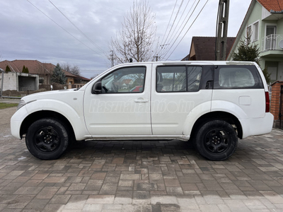 NISSAN PATHFINDER 2.5 Tdi SE