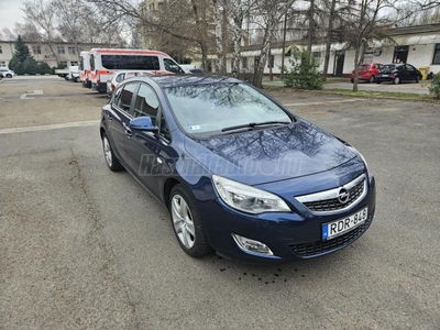 OPEL ASTRA J 1.4 T Cosmo